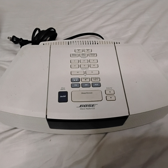 Bose Wave Radio CD Player in Classic White - Picture 1 of 1